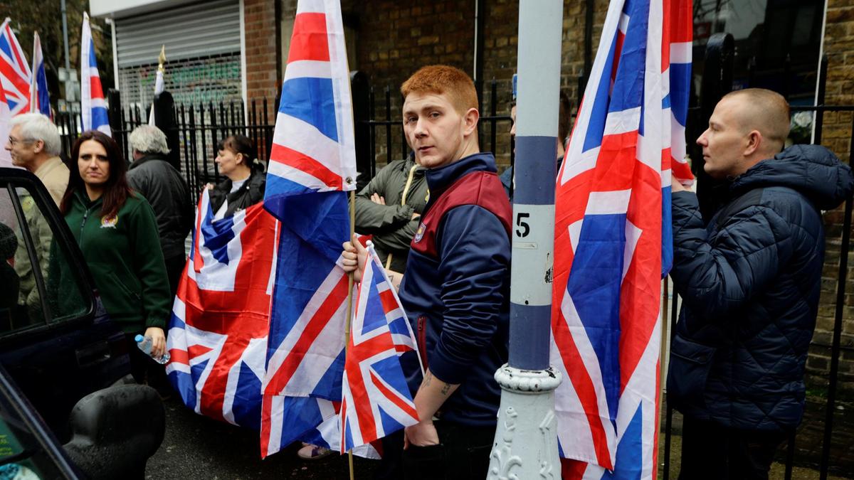 UK - Facebook condemned for hosting neo-Nazi network